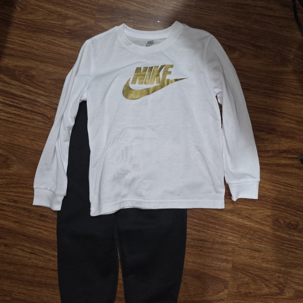 Nike White and Black Outfit with Gold Logo